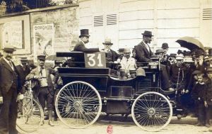 Первые соревнования на автомобилях в 1894 году по маршруту Париж-Руан